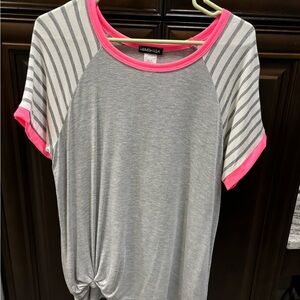 Like new Heimish USA T-shirt - Size L - Grey with Pink trim